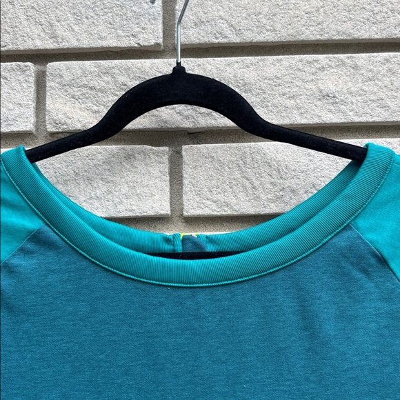 Nike Golf Green Short Sleeve Rounded Neck Top with Lime Zipper Accent Sz L - Picture 4 of 9